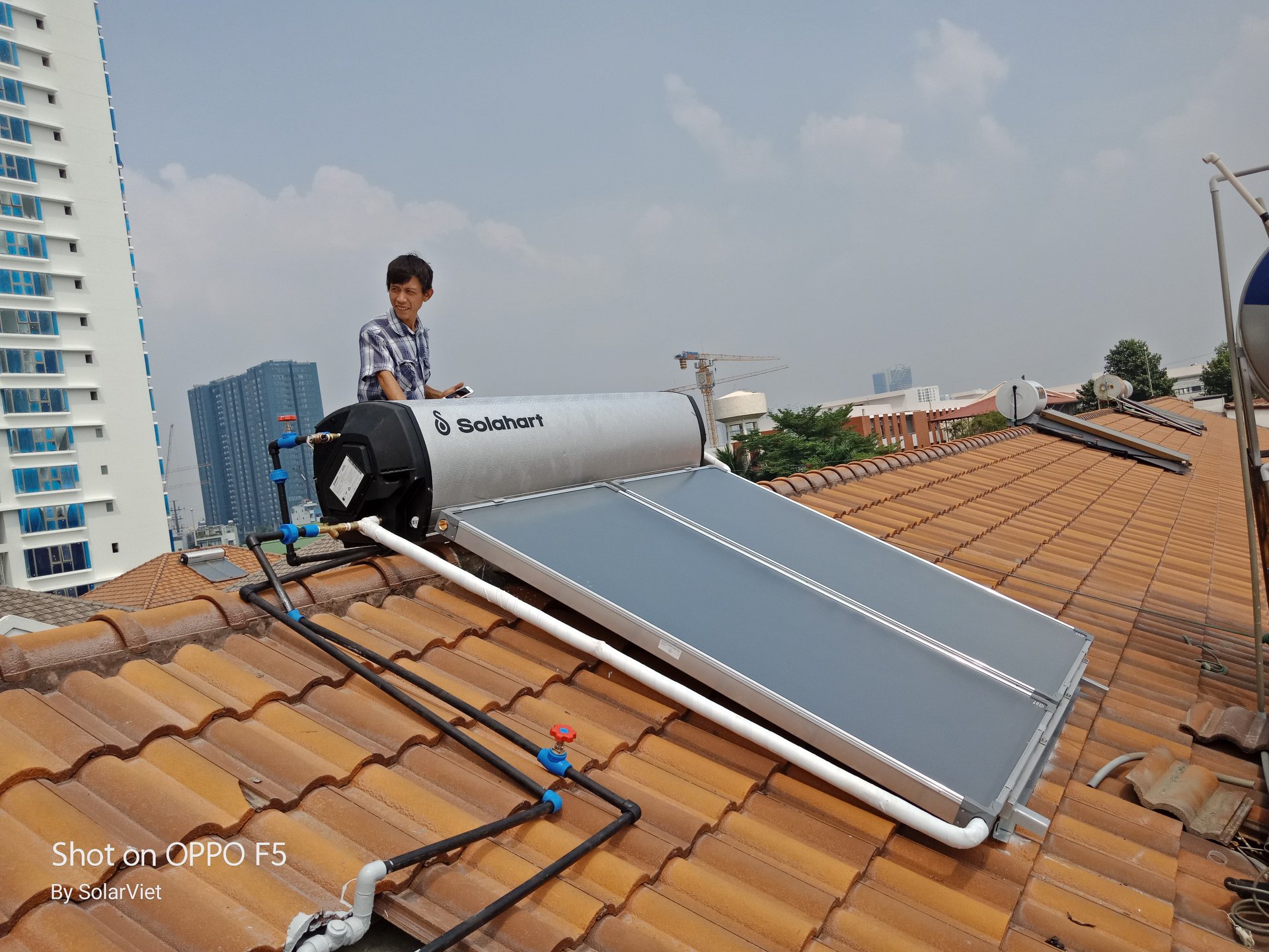 Read more about the article Công trình máy nước nóng năng lượng mặt trời solahart 300L