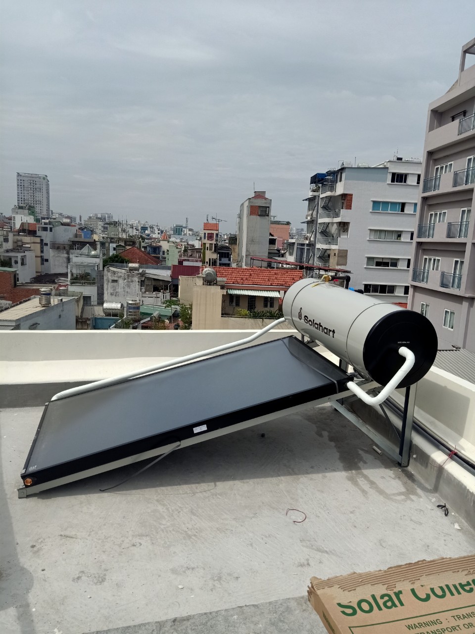 Read more about the article Hoàn thành và bàn giao máy nước nóng solahart sunheat 150L cho khách hàng tại quận 3, TP.HCM