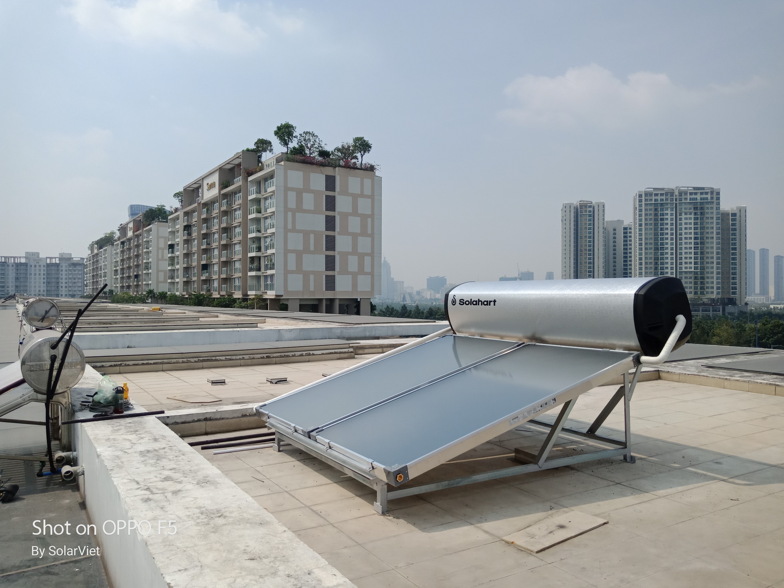 Read more about the article Lắp Đặt Máy Nước Nóng NLMT Solahart Premium 300L Cho  Khách Hàng Tại Khu Sala, Quận 2 -TP.HCM