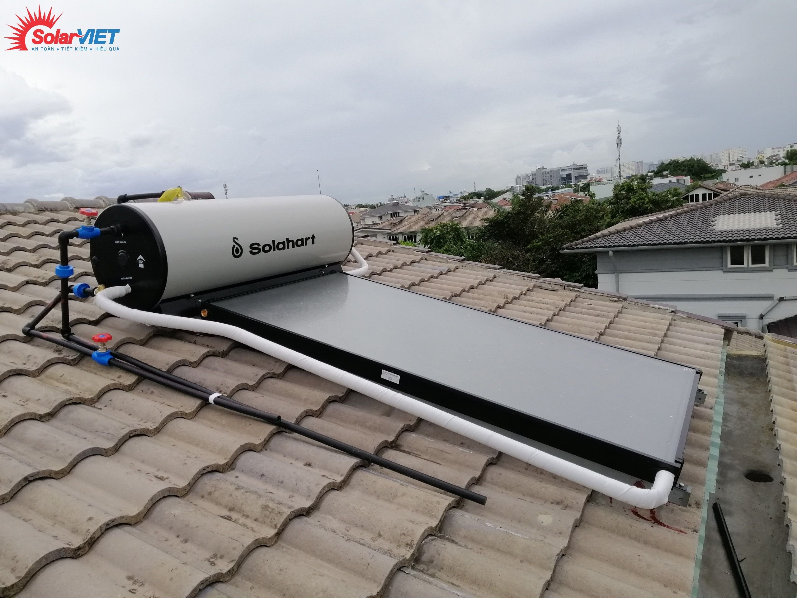 Read more about the article Máy Sunheat 150L – Máy nước nóng năng lượng mặt trời Solahart thương hiệu Úc