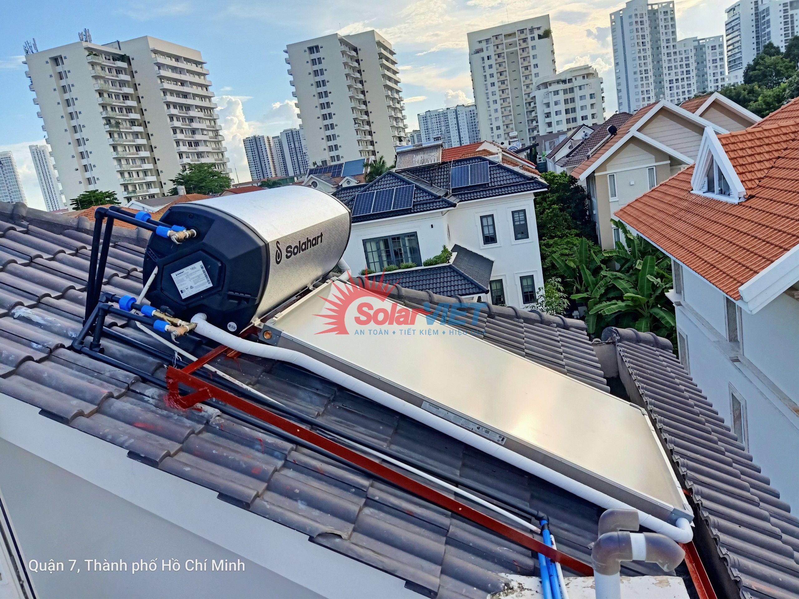 Read more about the article Máy Premium 180L – Máy nước nóng năng lượng mặt trời cao cấp lắp tại Quận 7