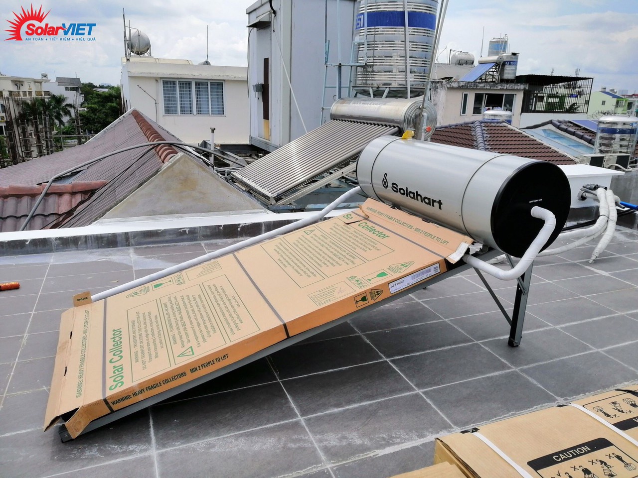 Read more about the article Máy nước nóng Solahart Sunheat 150L- dòng máy nước nóng năng lượng mặt trời tấm phẳng cao cấp của Úc