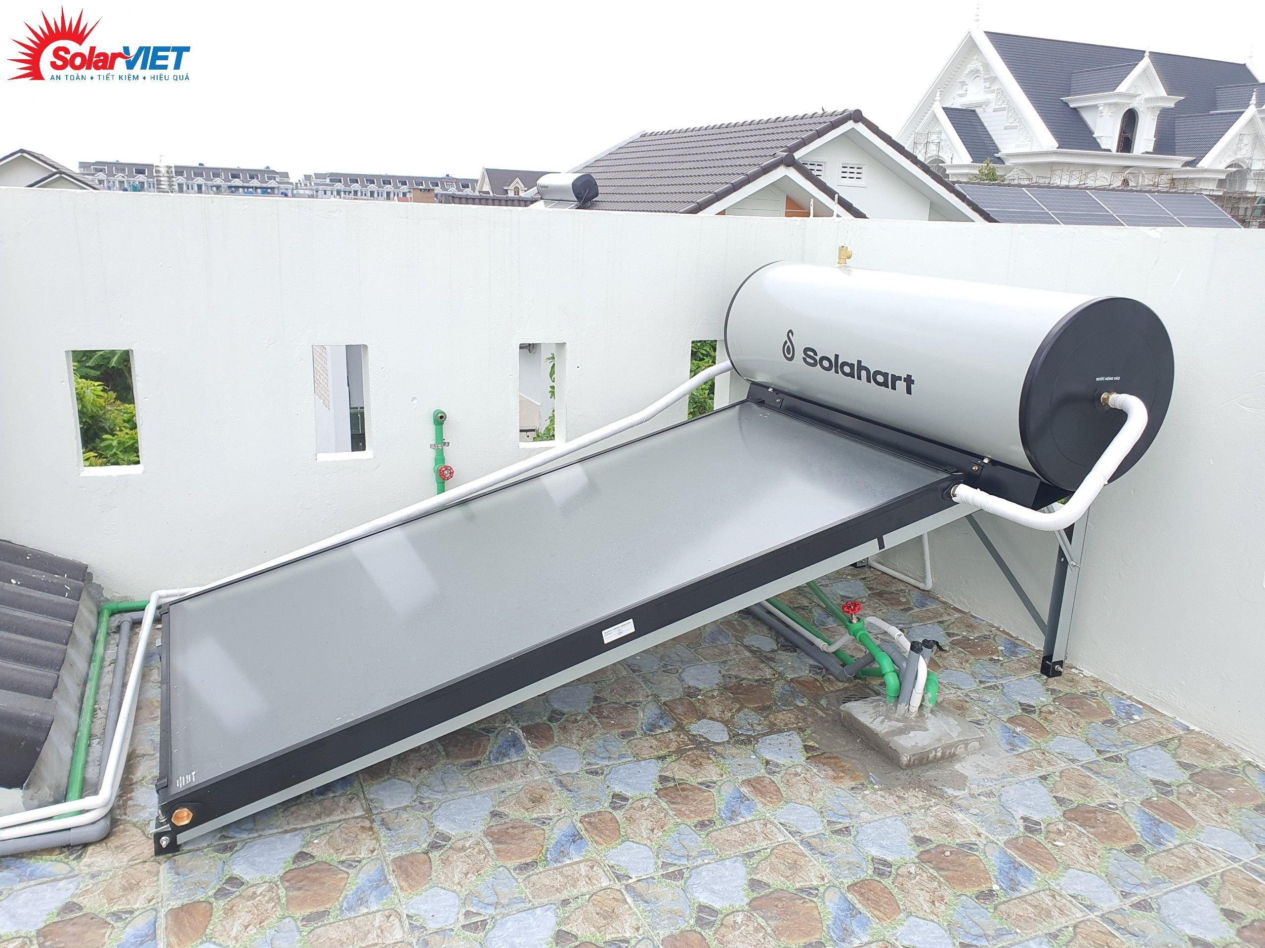 Read more about the article Máy nước nóng 150L – Solahart Sunheat 150L dòng máy nước nóng tấm phẳng Australia