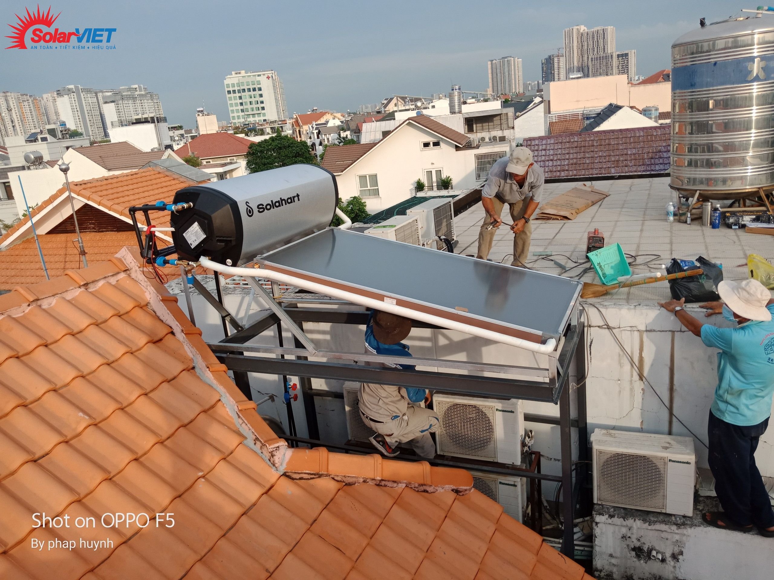 Read more about the article Máy Solahart 181L – máy nước nóng NLMT lắp tại Quận 2.