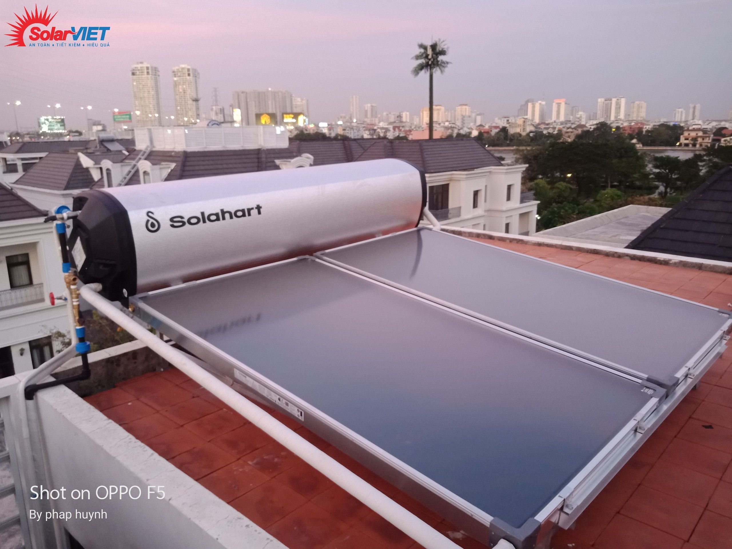 Read more about the article Solahart 300L – Máy nước nóng năng lượng mặt trời Australia