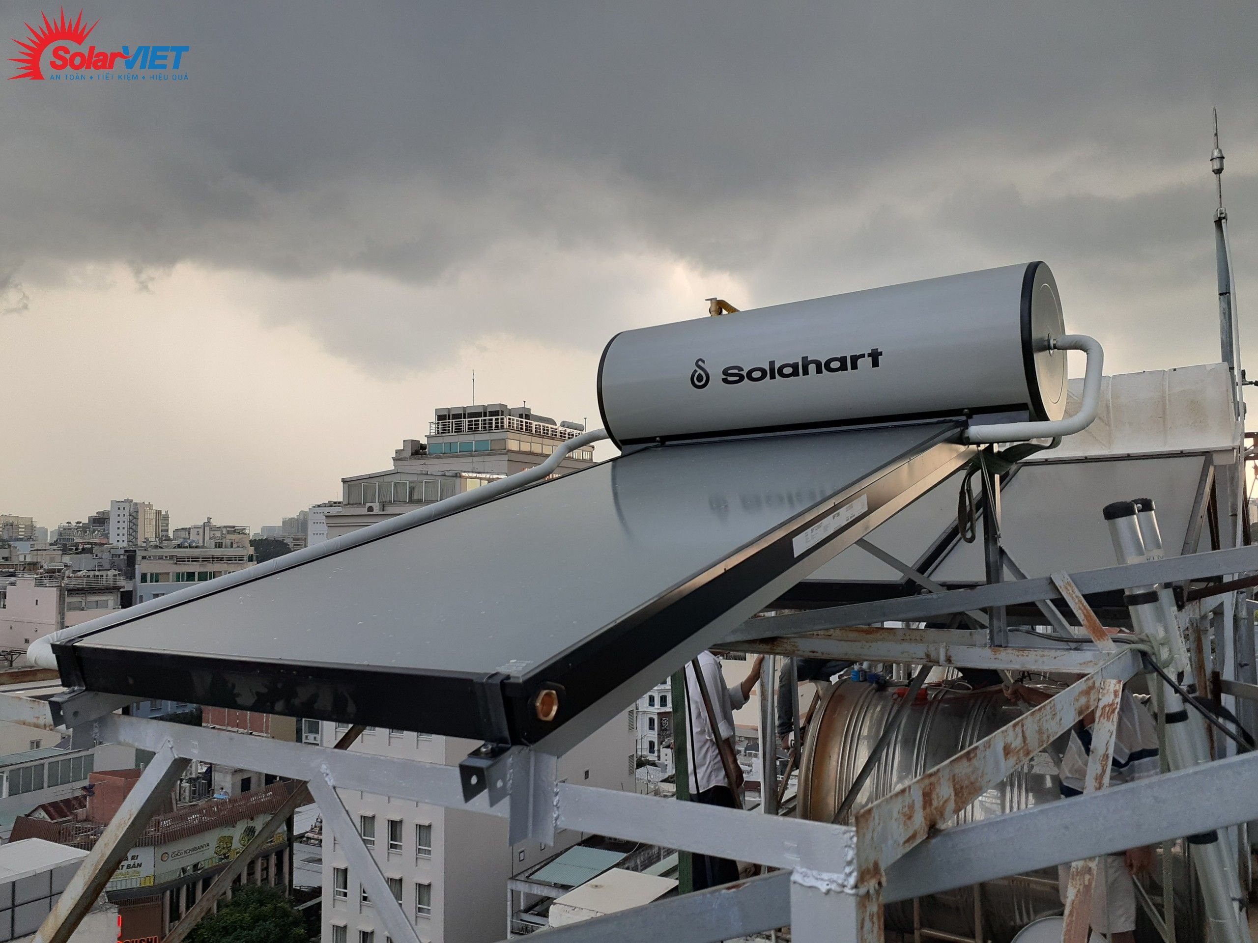 Read more about the article Máy nước nóng 150L – Solahart Sunheat 150L được sản xuất tại Việt Nam bởi tập đoàn Solahart Indsutries Pty Ltd.