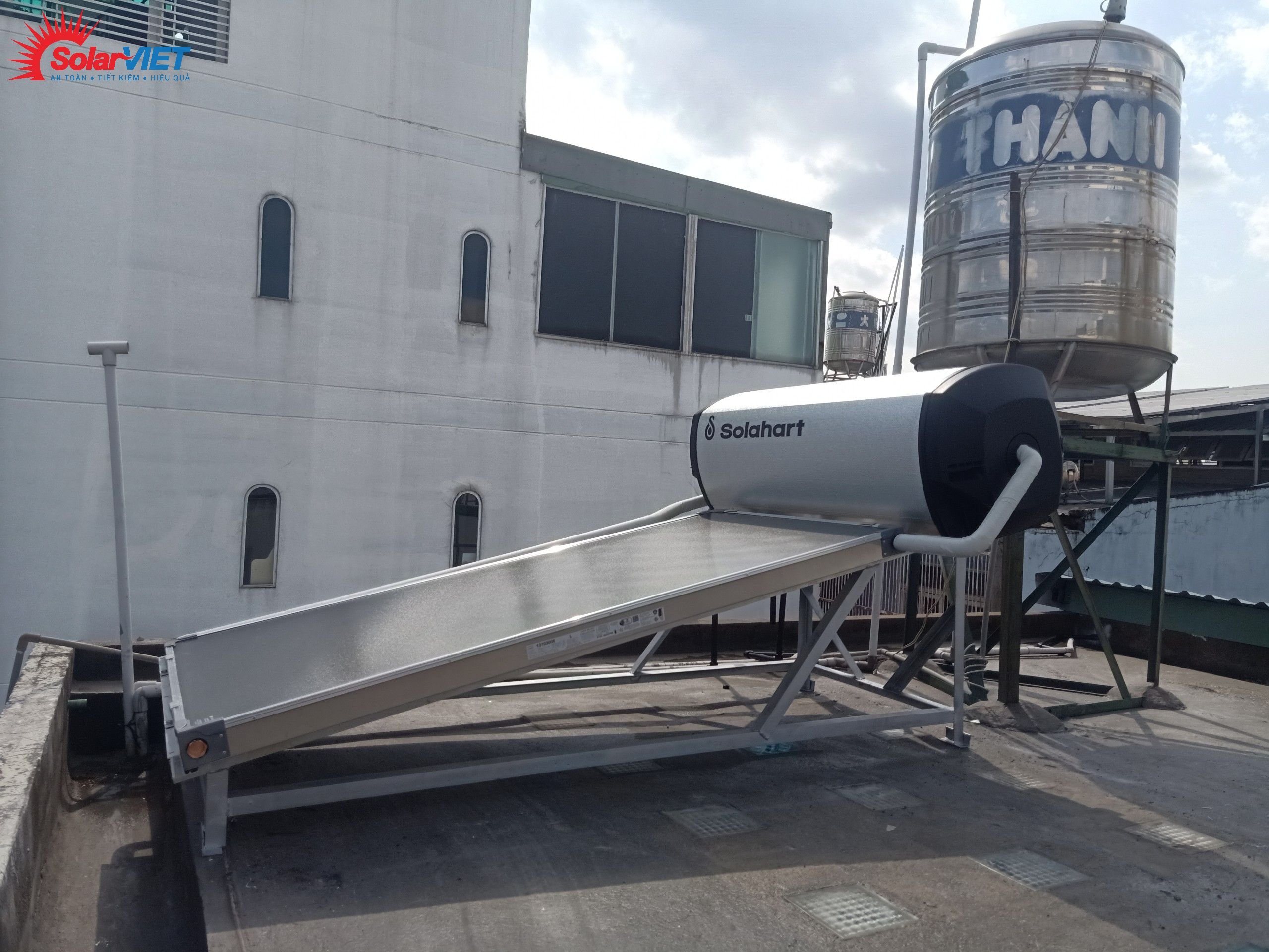 Read more about the article Solahart 180L – máy nước nóng bảo hành 5 năm theo chính sách của Solahart Australia.