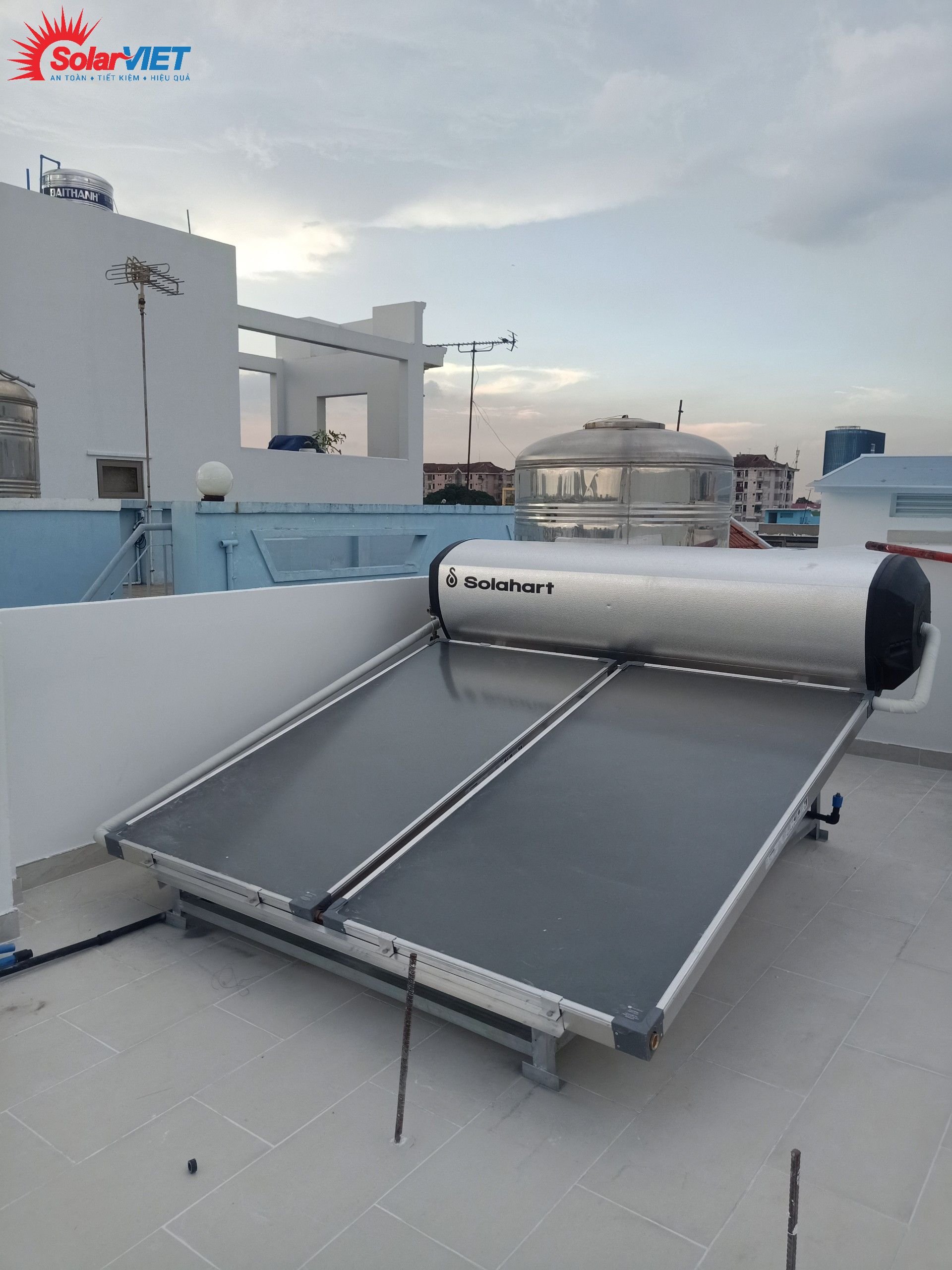 Read more about the article Máy Solahart Premium 300L – máy nước nóng thương hiệu Australia lắp tại Hà Tiên – Kiên Giang