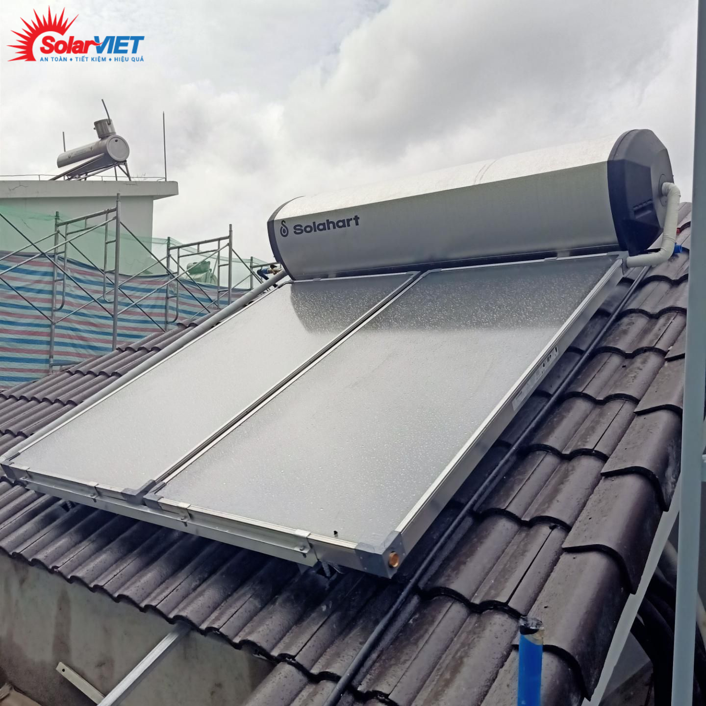 Read more about the article Dịch Vụ Lắp Đặt Máy Nước Nóng Năng Lượng Mặt Trời Solahart ?